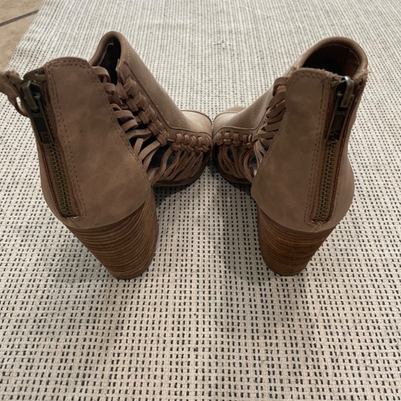 Tan chunky heels - Picture 2 of 3